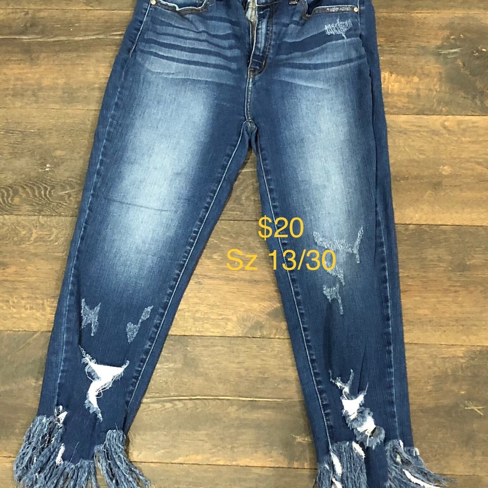 Jan Can 13/30. Only worn a few times. Comfy!